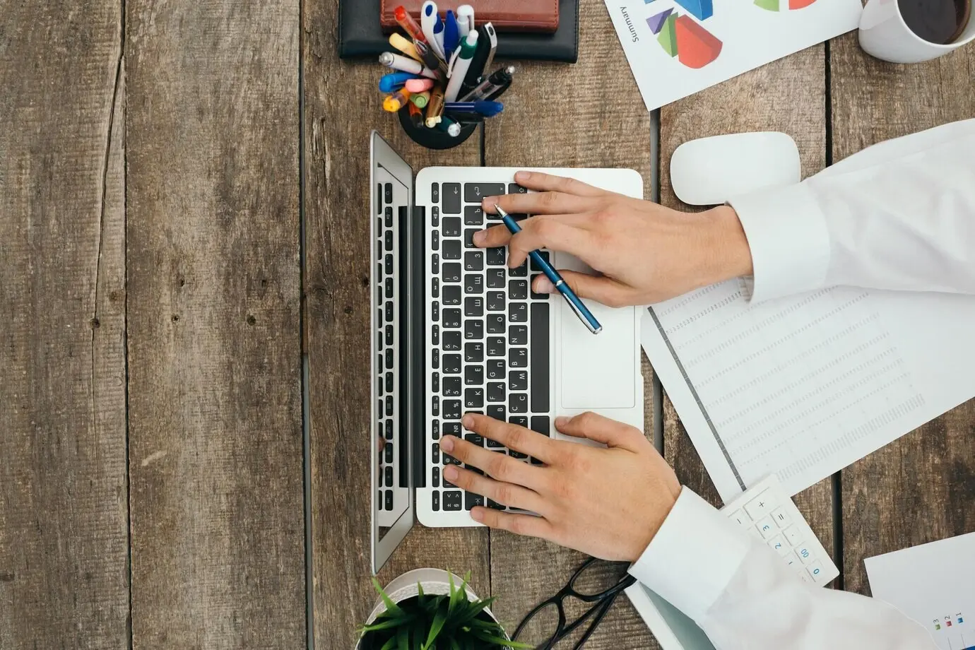 Nahaufnahme von Händen bei einem Geschäftstreffen